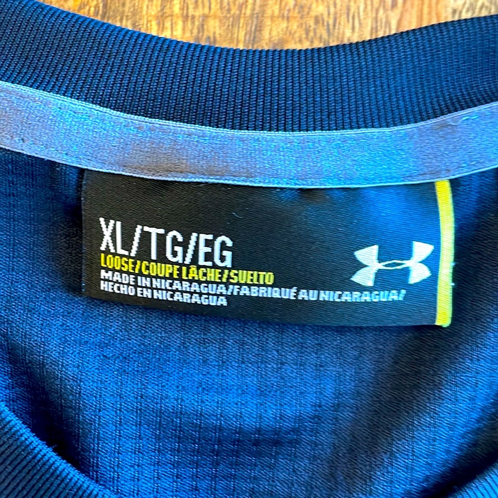 Under Armour long sleeve athletic shirt - Picture 3 of 3